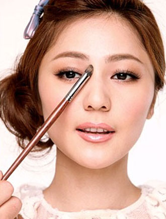 “beats365唯一官网”杨雪活动惊艳亮相 造型干练气场全开(图1) beats365唯一官网