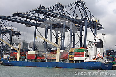 ‘beats365唯一官网’夏宁骏《山月不知心底事》职场变身 暖弟叶昀进阶精英律师(图2) beats365唯一官网