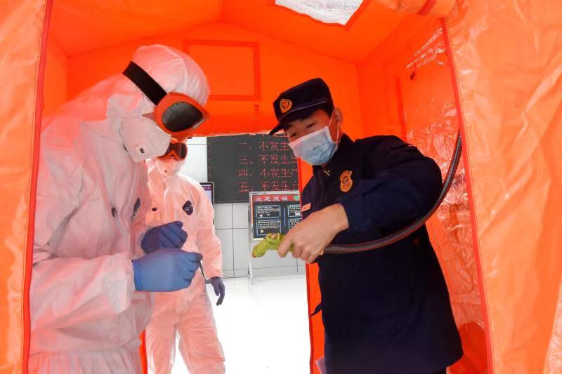 陈明携刘冰出席洛杉矶时装周 曾合作诸多艺人“beat365平台入口”(图3)